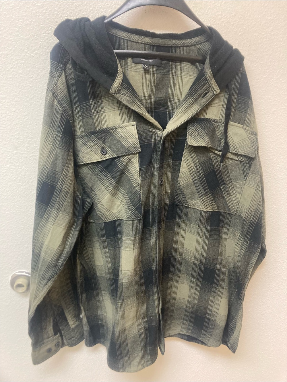NO BOUNDARIES Green and Black Button Down Hoody XL (46-48)